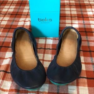 Tieks California Navy